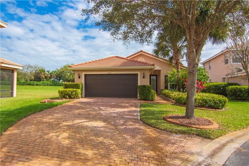 2055 Grey Falcon Cir Sw, Vero Beach, FL, 32962-8617 | Card Image