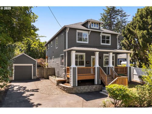 3242 Sw Vermont St, Portland, OR, 97219-1055 | Card Image