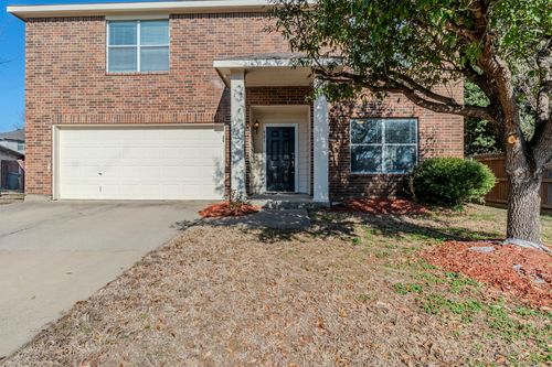 921 Rock Dove Cir, Saginaw, TX, 76131-8824 | Card Image