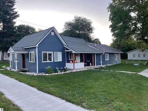 7786 E State St, Central Lake, MI, 49622-9213 | Card Image