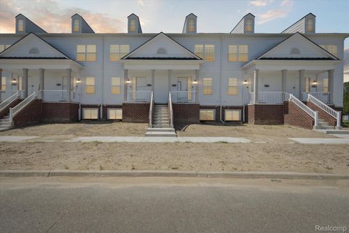 53761 Champlain St, Macomb, MI, 48042-3731 | Card Image