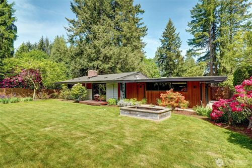 17050 Ne 95th St, Redmond, WA, 98052-3747 | Card Image