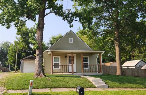 5 S 1st St, Louisburg, KS, 66053-3632 | Card Image
