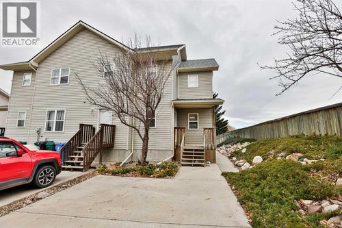 720 Heritage Blvd W, Lethbridge, AB, T1K7X2 | Card Image