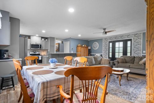 35 Glendale Dr, Spruce Pine, NC, 28777-6143 | Card Image