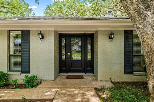 1804 Hillvalley Dr, Arlington, TX, 76013-4206 | Card Image