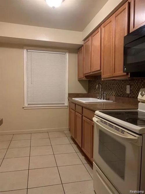 18418 Edinborough Rd, Detroit, MI, 48219-2862 | Card Image