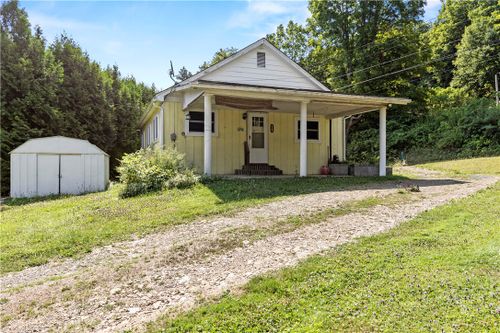 325 W Main St, Reynoldsville, PA, 15851-1055 | Card Image