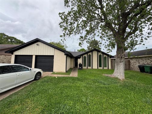 9743 Santa Monica Blvd, Houston, TX, 77089-1224 | Card Image