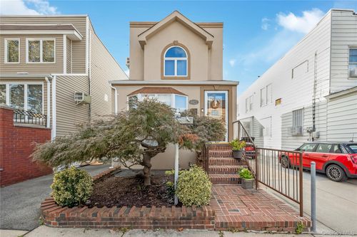 6422 72nd St, Middle Village, NY, 11379-1835 | Card Image