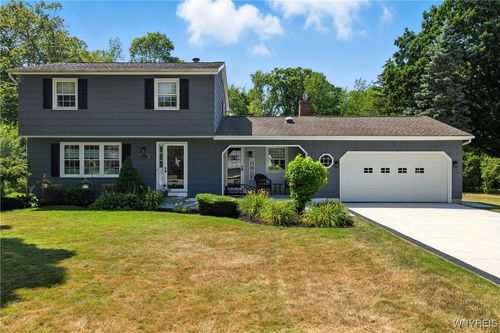 4640 Day Rd, Lockport, NY, 14094-1650 | Card Image