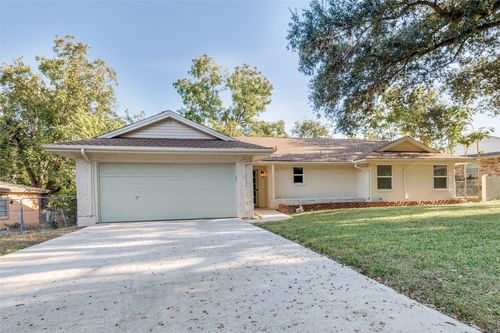 704 Turner Blvd, Grand Prairie, TX, 75050-3452 | Card Image