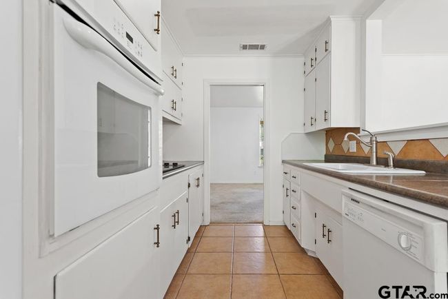 2213 Suanne Dr, House other with 3 bedrooms, 2 bathrooms and null parking in Tyler TX | Image 14