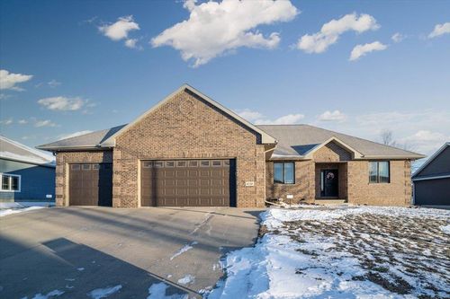 4120 Wynnewood Dr, Cedar Falls, IA, 50613-1775 | Card Image