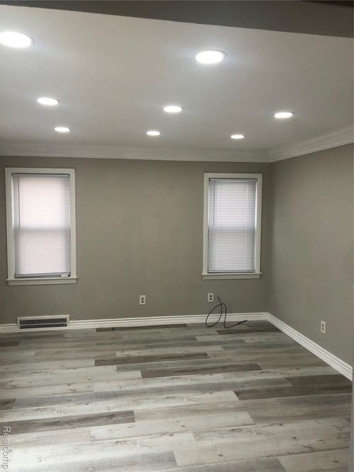 6108 Barrie St, Dearborn, MI, 48126-2081 | Card Image