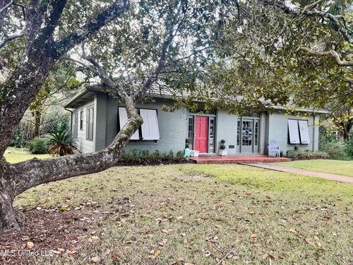 498 Park Pl, Natchez, MS, 39120-3948 | Card Image