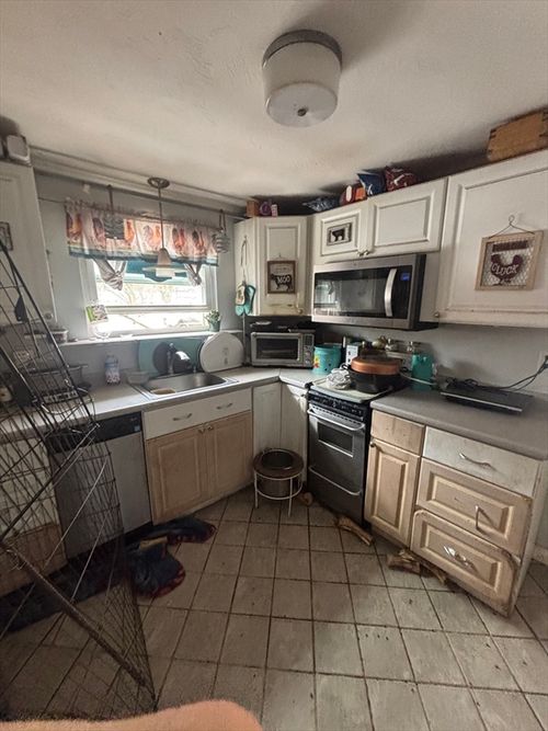 7 Wildwood Rd, Holden, MA, 01520-1916 | Card Image