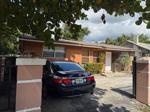 313-311 Ne 57th St, Miami, FL, 33137-2542 | Card Image