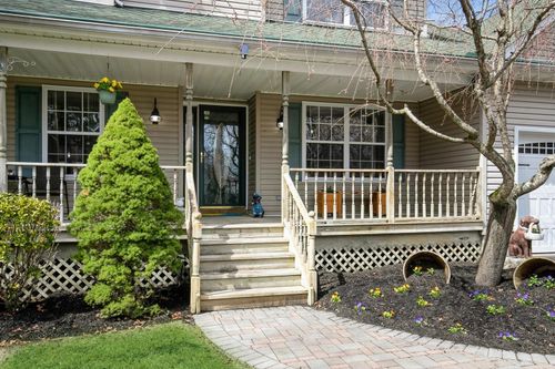 63 Robinson Ave, Medford, NY, 11763 | Card Image