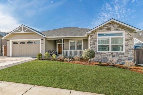 2645 Farmington Ave, Medford, OR, 97504-5940 | Card Image