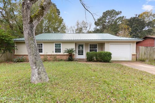 9117 Meadowlark Ave, Ocean Springs, MS, 39564-8190 | Card Image