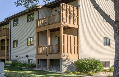 3241 Montreal St, Bismarck, ND, 58503-0428 | Card Image