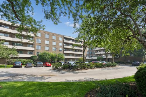 203-7201 N Lincoln Ave, Lincolnwood, IL, 60712-1822 | Card Image