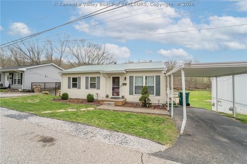 3 Surrey Dr, Hurricane, WV, 25526-1627 | Card Image