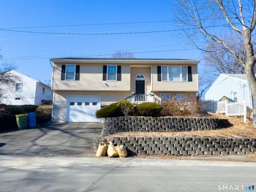 83 Essex Ave, Waterbury, CT, 06704-1418 | Card Image