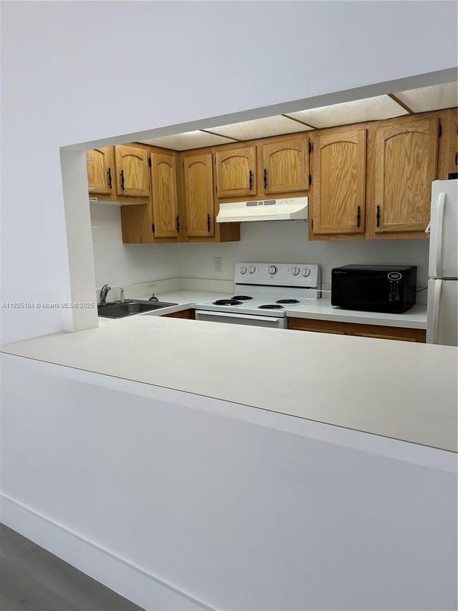 APT-205 - 4154 Inverrary Dr, Condo with 1 bedrooms, 2 bathrooms and null parking in Lauderhill FL | Image 6