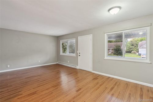 637 Lexington Ave, East Lansing, MI, 48823-3612 | Card Image