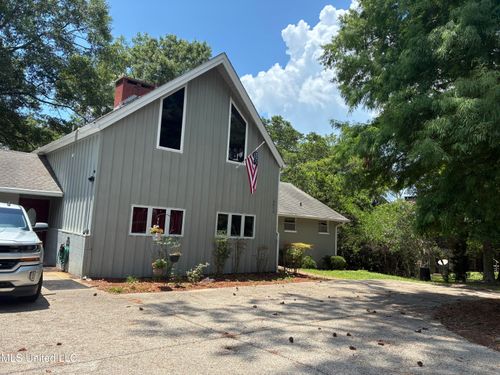6825 Shore Dr, Ocean Springs, MS, 39564-2590 | Card Image