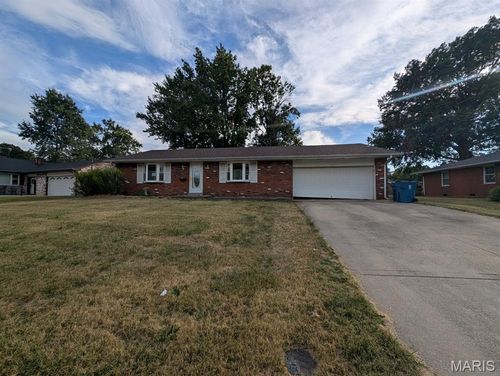 201 Dana Dr, Collinsville, IL, 62234-4819 | Card Image