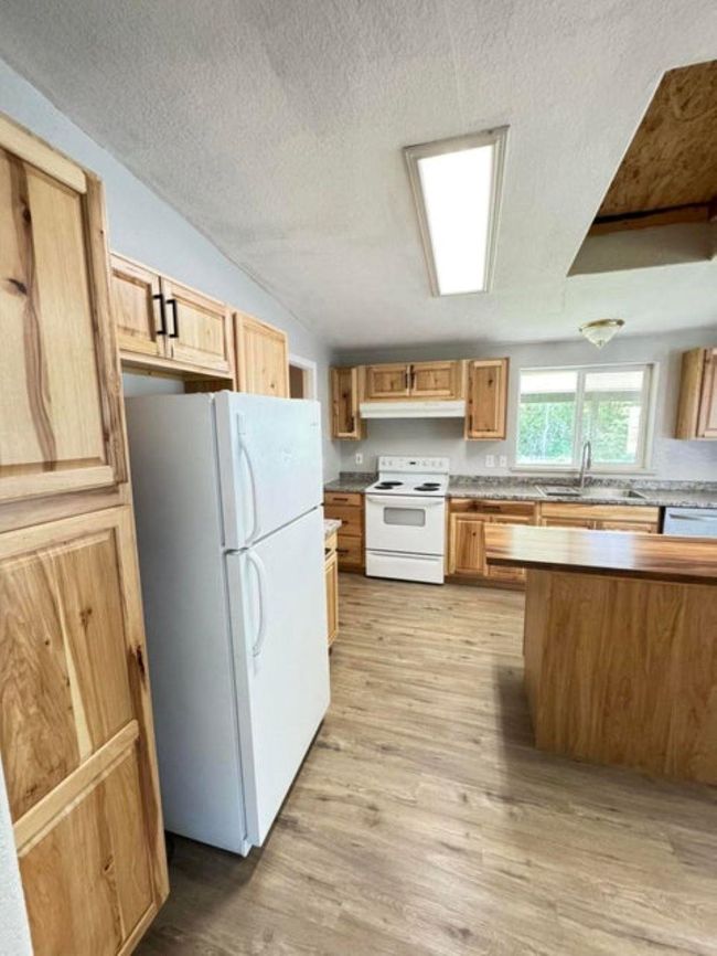 106 B B South Ave, House other with 3 bedrooms, 2 bathrooms and null parking in Metaline Falls WA | Image 9