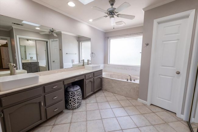 300 Las Plumas Dr, House other with 4 bedrooms, 4 bathrooms and null parking in Georgetown TX | Image 31