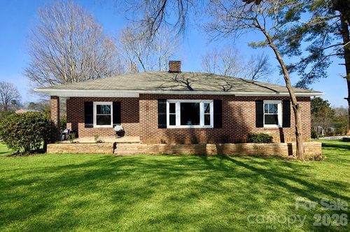 531 21st Ave Nw, Hickory, NC, 28601-1239 | Card Image