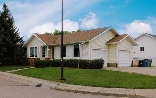 5224 23 St, Lloydminster, AB, T9V2R2 | Card Image