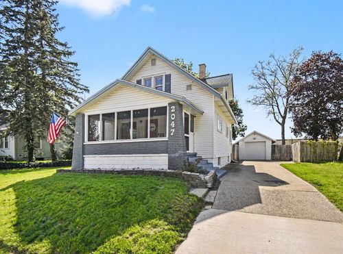 2047 Greenfield Ave, Wyoming, MI, 49519-1609 | Card Image
