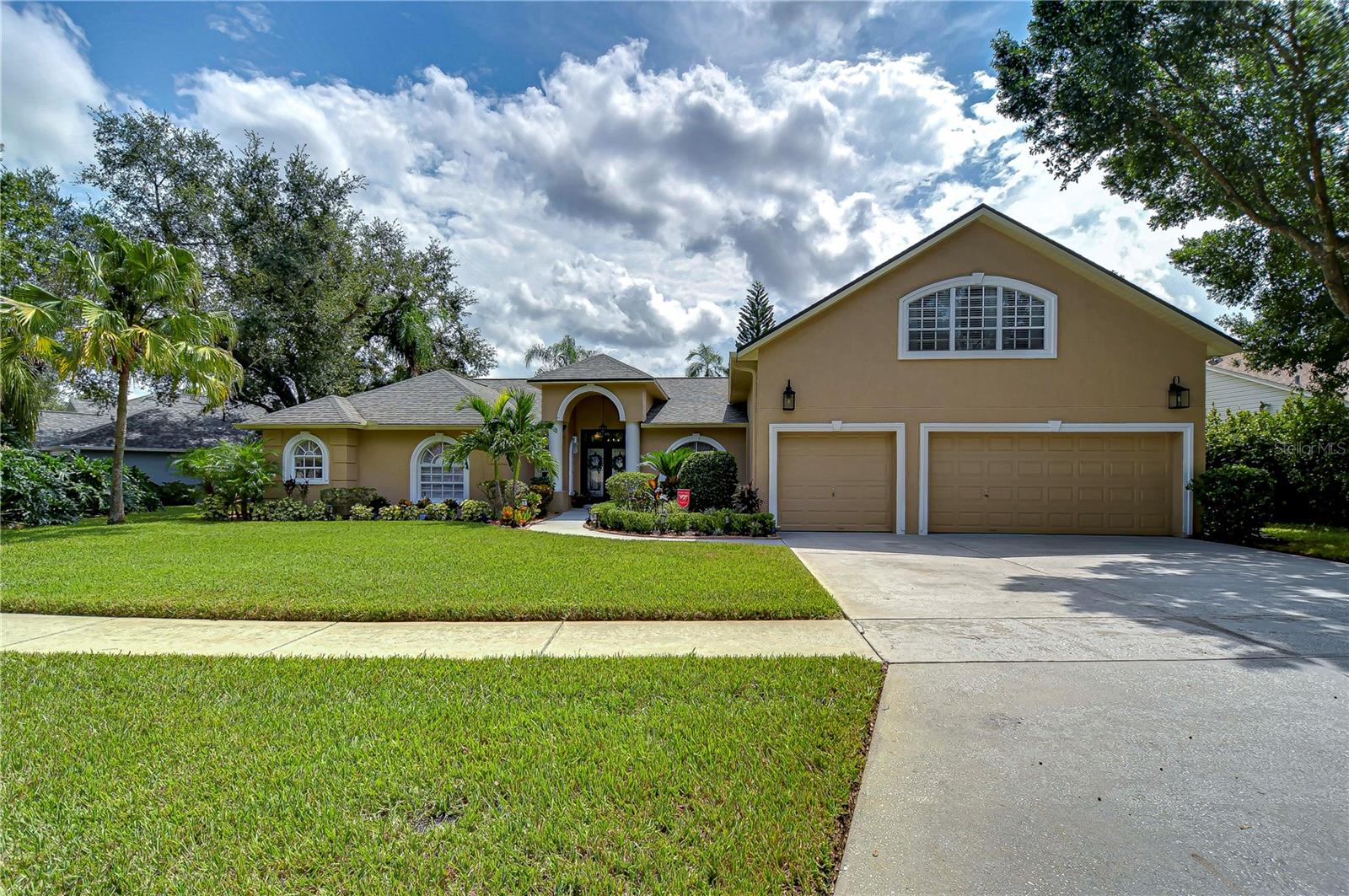Golf Manor Blvd, Valrico, FL 33596