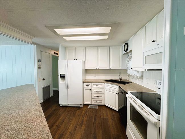 139 Royal Palm Dr, House other with 2 bedrooms, 2 bathrooms and null parking in LEESBURG FL | Image 17