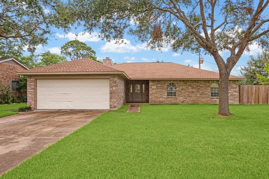 Dover Ln, Friendswood, TX 77546