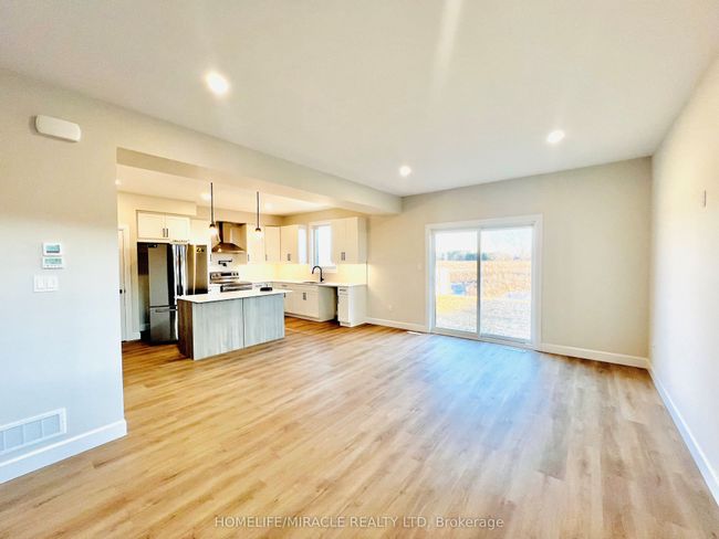 6807 Royal Magnolia Ave, House attached with 3 bedrooms, 3 bathrooms and 2 parking in London ON | Image 5