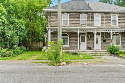 18 Everett St, Home with 3 bedrooms, 1 bathrooms and 2 parking in Belleville ON | Image 1