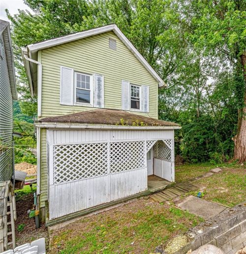 4 Howe St, Elrama, PA, 15038-1015 | Card Image