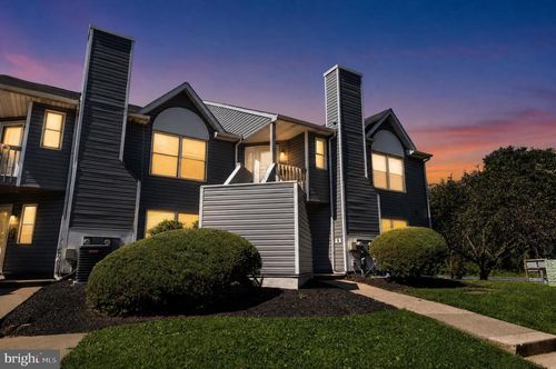 102 Fieldstream Dr, Newark, DE, 19702-3117 | Card Image