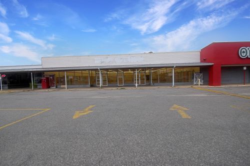 118 Pine Plz, Silsbee, TX, 77656-3719 | Card Image