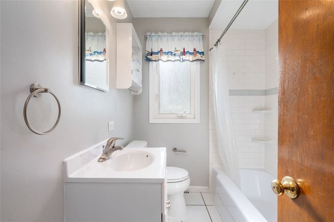 Full bathroom main floor | Image 11