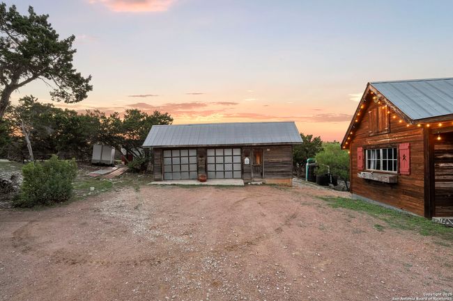 110 Apacheria Pass W, House other with 3 bedrooms, 3 bathrooms and null parking in Comfort TX | Image 5
