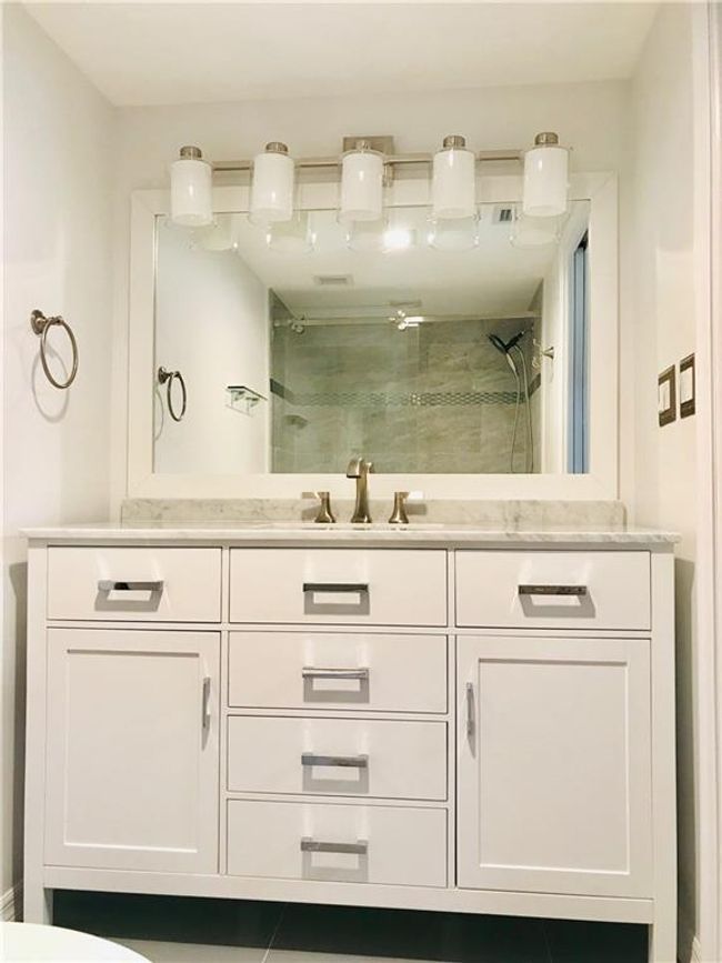 Master Bathroom | Image 26