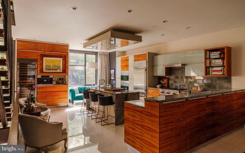 136 N 22nd St, PHILADELPHIA, PA, 19103-1303 | Card Image